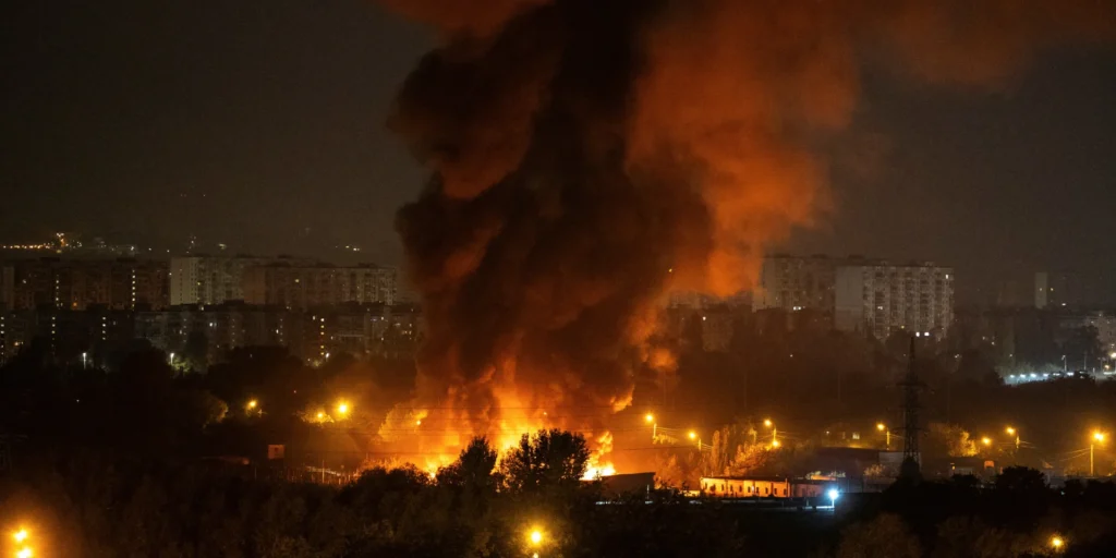 Під час балістичної атаки на Київ поранено двох медиків швидкої, які прибули на виклик