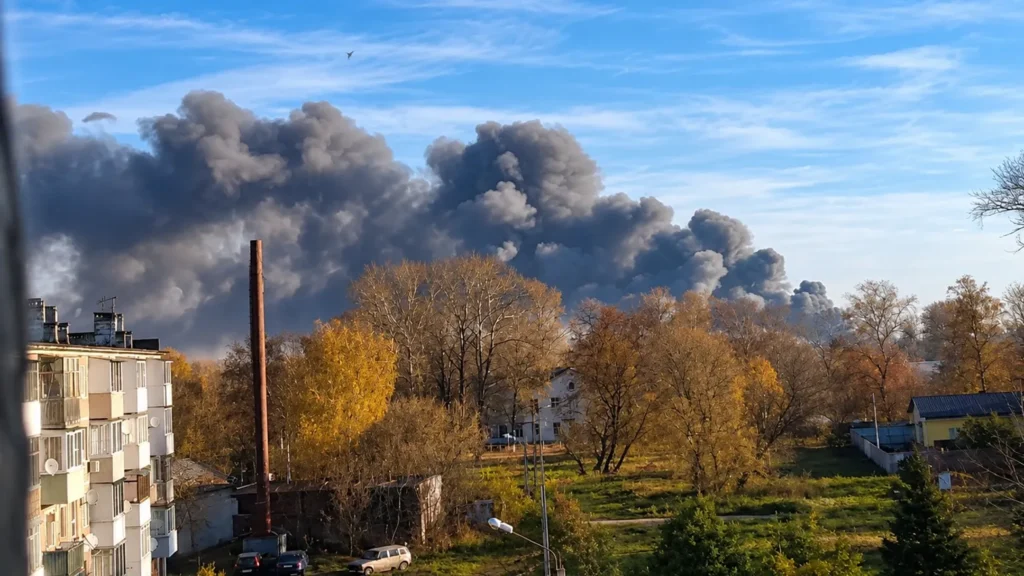 На хімзаводі «Азот» у Новомосковську спалах після атаки дронів — ASTRA
